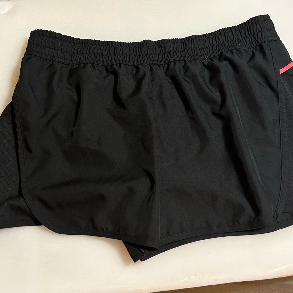 🔥5/$25🔥 Women’s L Fila athletic shorts